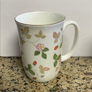 Wedgwood Wild Strawberry Mug with Gold Rim